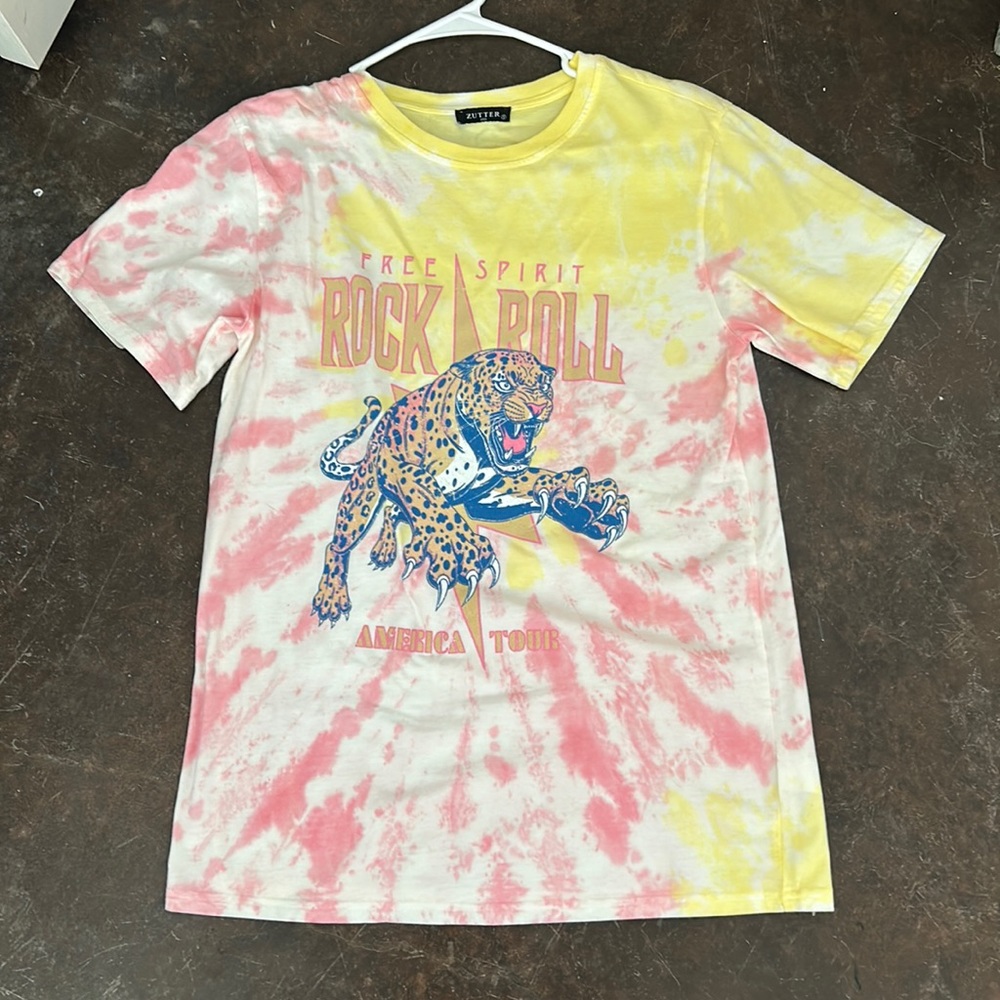 Zutter shirt, pink and yellow with tiger on it
